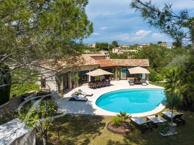 Maison de luxe de 13 pièces en vente à Saint-Paul, Provence-Alpes-Côte d'Azur