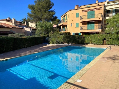 Maison de luxe de 3 chambres en vente à Saint-Raphaël, France