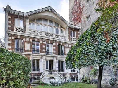 Maison de luxe de 8 pièces en vente à Boulogne-Billancourt, France