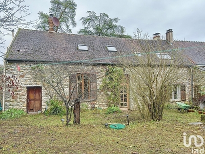 Maison de village 4 pièces de 113 m² à Saint-Pierre-lès-Nemours (77140)