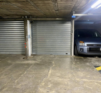 Garage à martigues ferrières - idéal pour le stationnement sécurisé
