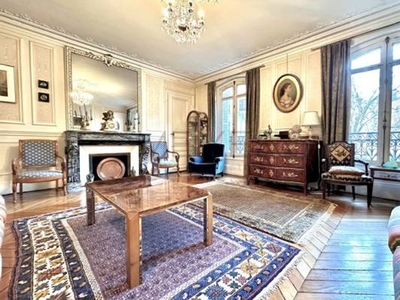 5 room luxury Flat for sale in Champs-Elysées, Madeleine, Triangle d’or, Paris, Île-de-France