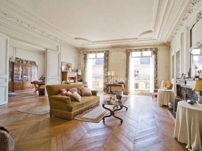 Luxury Flat for sale in Champs-Elysées, Madeleine, Triangle d’or, France