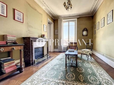 Luxury Flat for sale in Versailles, France