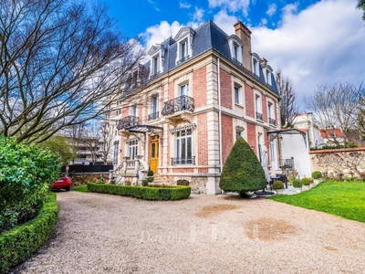 Maison de luxe de 7 chambres en vente à Saint-Germain-en-Laye, Île-de-France