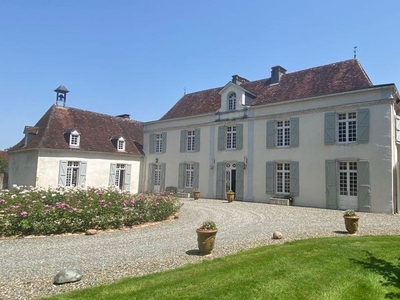 Prestigieux château en vente Sauvagnon, Nouvelle-Aquitaine
