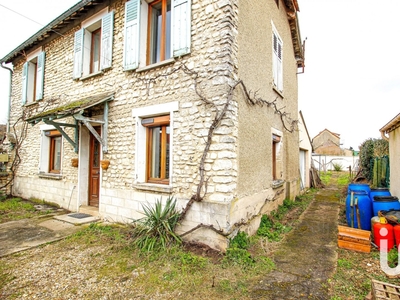 Maison traditionnelle 5 pièces de 100 m² à Bréval (78980)