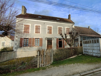 Maison 6 pièces de 150 m² à Escolives-Sainte-Camille (89290)