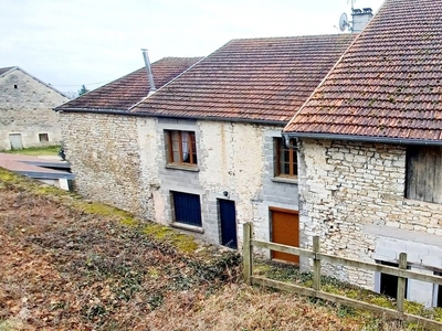 Maison 8 pièces de 237 m² à Montigny-Mornay-Villeneuve-sur-Vingeanne (21610)