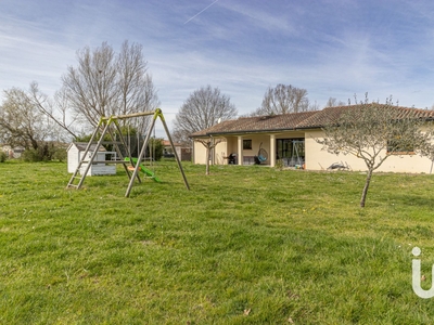Maison traditionnelle 6 pièces de 122 m² à Saint-Étienne-de-Tulmont (82410)