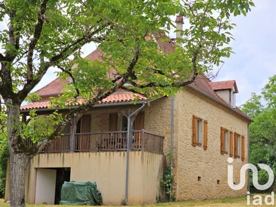 Maison traditionnelle 7 pièces de 145 m² à Saint-Céré (46400)