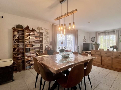 Vente maison 4 pièces 88 m² Saint-Saturnin-du-Bois (17700)