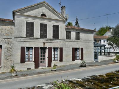 Vente maison 12 pièces 286 m² Tonnay-Charente (17430)