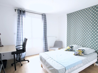 Chambres à louer dans un appartement de 4 chambres à Clichy, Paris