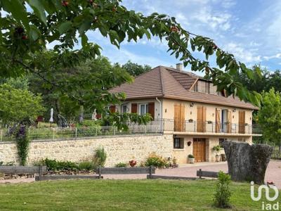 Maison 6 pièces de 161 m² à Milhac-de-Nontron (24470)