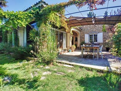 Villa de 7 pièces de luxe en vente Saint-Saturnin-lès-Avignon, Provence-Alpes-Côte d'Azur