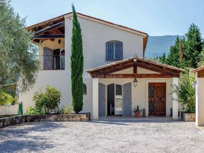 Villa de luxe de 9 pièces en vente Châteauneuf-Grasse, Provence-Alpes-Côte d'Azur