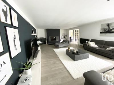 Maison 7 pièces de 275 m² à La Cerlangue (76430)