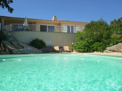 Villa, vue mer et piscine à Palombaggia pour 8 personnes.