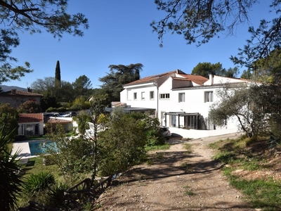 Maison de 20 pièces de luxe en vente à Aubagne, Provence-Alpes-Côte d'Azur