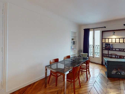 2 Pièces Meublé 53 M² avec balcon rue Lepic PARIS 18