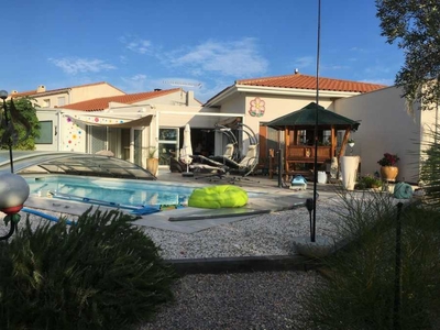 Villa moderne 3 faces de 2012 avec piscine couverte sur terr