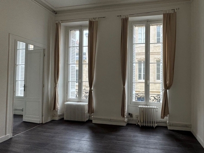 Appartement 2 pièces de 81 m² à Bordeaux (33000)