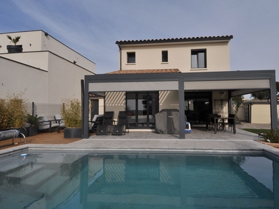 Maison 5 pièces de 95 m² à Nîmes (30900)