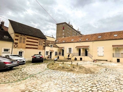 Vente maison 4 pièces 84 m² Montereau-Fault-Yonne (77130)