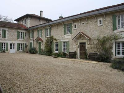 Maison de luxe de 5 pièces en vente à Chalais, Nouvelle-Aquitaine