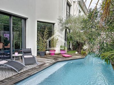 6 room luxury Villa for sale in Bordeaux, France