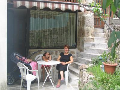 Gîte de Pourtalou avec jardin, proche des stations thermales au cœur des Monts d'Ardèche