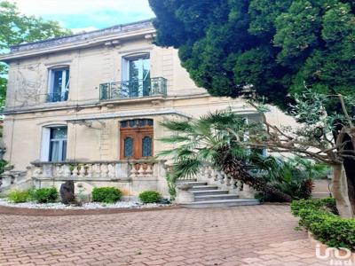 Maison 6 pièces de 257 m² à Nîmes (30000)