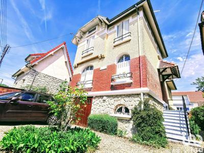 Maison 7 pièces de 128 m² à Conflans-Sainte-Honorine (78700)