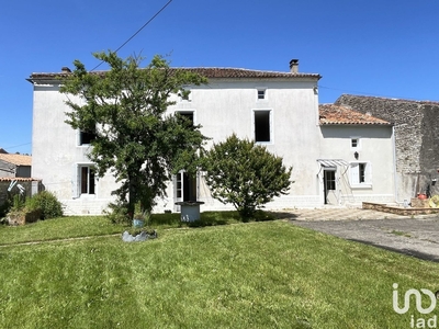 Maison 6 pièces de 183 m² à Fontenille-Saint-Martin-d'Entraigues (79110)