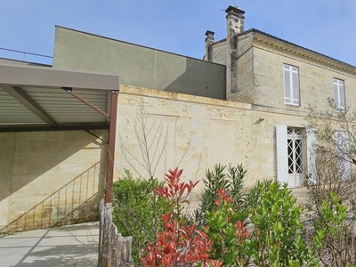 Maison 6 pièces de 190 m² à Talence (33400)