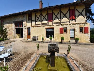 Maison de 10 pièces de luxe en vente à Verjon, France