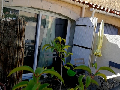 Coquet studio terrasse-jardin Attenant à Maison