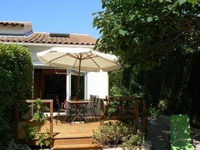 Maisonnette de vacances avec jardin arboré à Villeneuve-lez-Avignon, GARD Occitanie