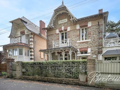 Vente maison 8 pièces 178 m²