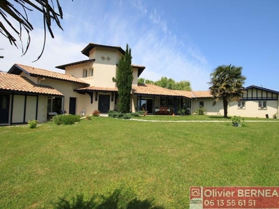 Vente villa 9 pièces 300 m²