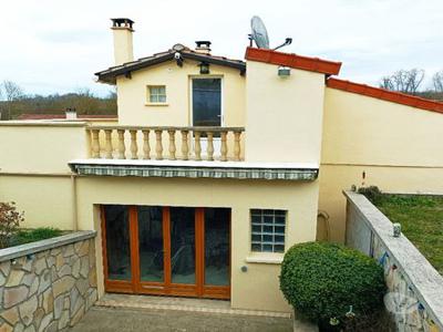 Maison atypique de style Basque