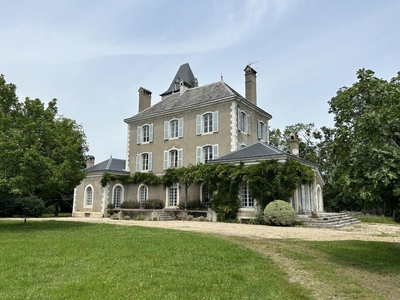 Castle for sale in Osserain, Nouvelle-Aquitaine