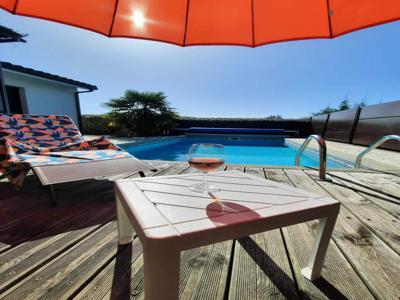 Lot (proche Cahors) Gîte maison contemporaine avec piscine chauffée point de départ idéal pour explorer les richesses de la région