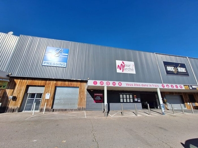 Local commercial 1133 m2 - NIMES 7 COLLINES