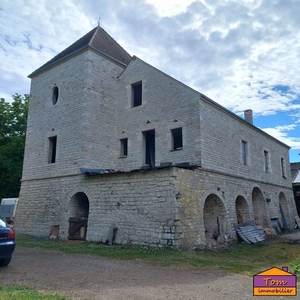 Maison de luxe de 7 pièces en vente à Annay-sur-Serein, France