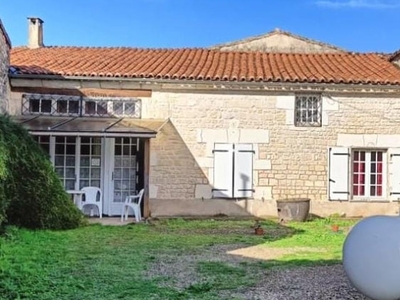 Vente maison 5 pièces 105 m² Échallat (16170)