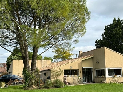 Vente maison 6 pièces 183 m² Beauvoir-sur-Niort (79360)