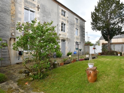 Vente maison 6 pièces 213 m² Val-d'Oire-Et-Gartempe (87320)