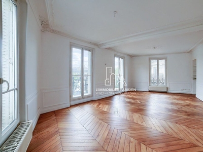 Appartement de 4 pièces de luxe en vente à Montmartre, Abbesses, Grandes-Carrières, France